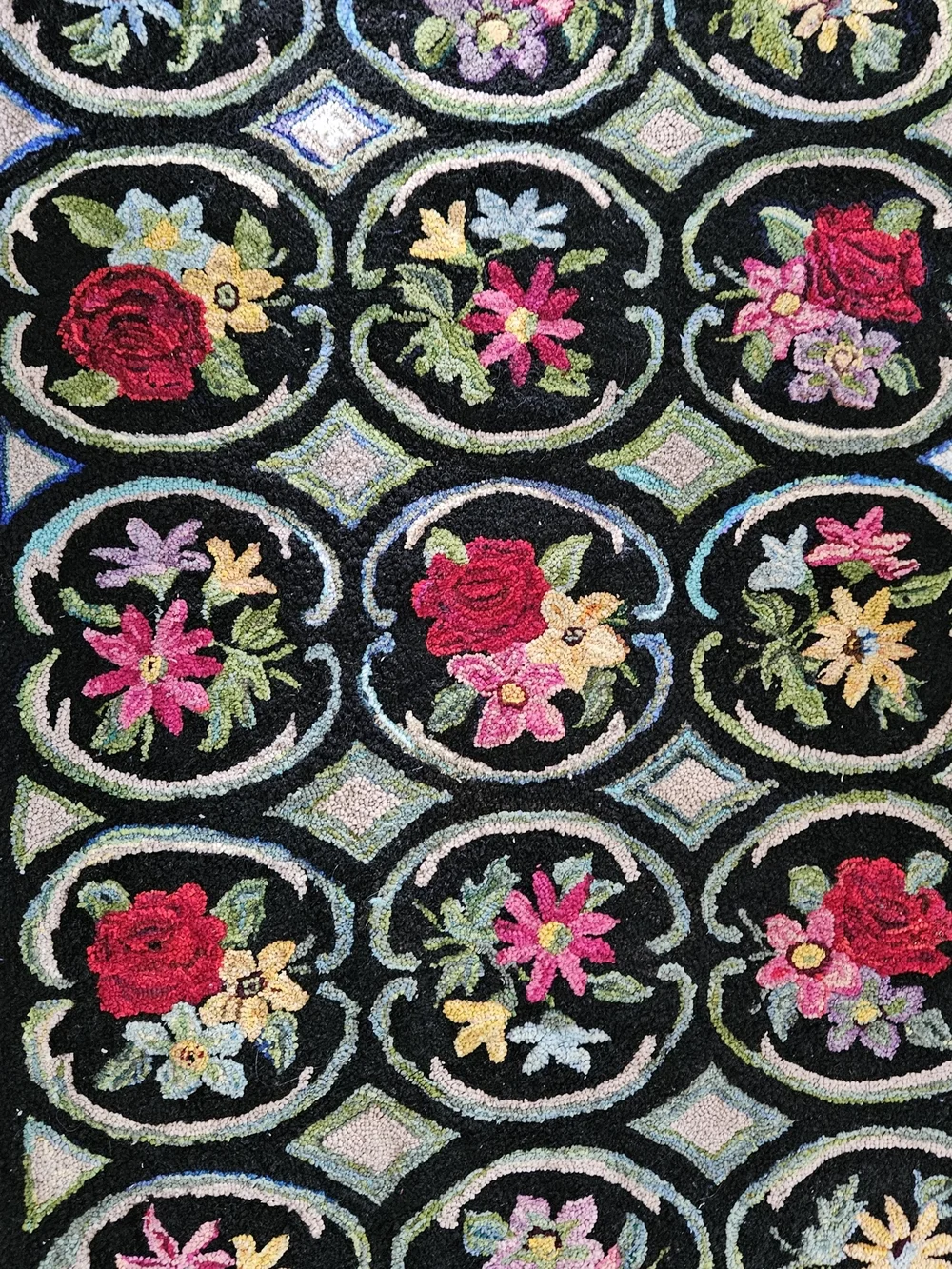 Hand-hooked Floral Rug in Black with Multicolor Flowers